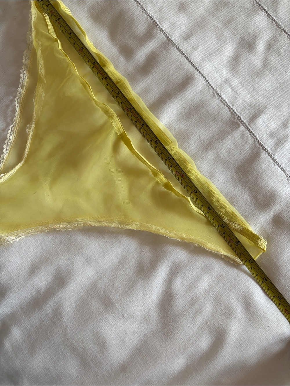 Sweet Vintage 1960s Women's Yellow Sheer Nylon & Lace Baby Doll Nightie Lingerie - Picture 13 of 13
